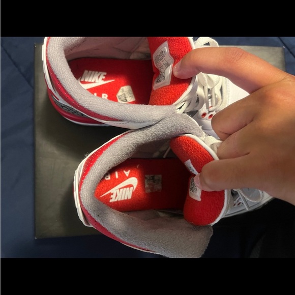 Jordan’s 3s size 4.5y - Picture 2 of 4